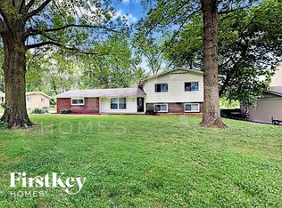 6680 Foxshire Dr, Florissant, MO 63033