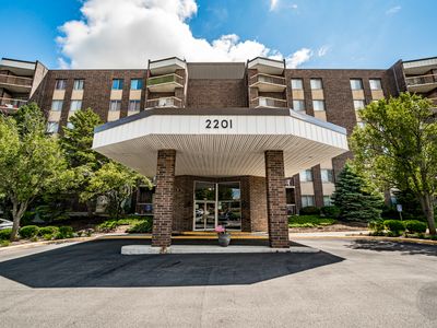 2201 S Grace St APT 605, Lombard, IL, 60148