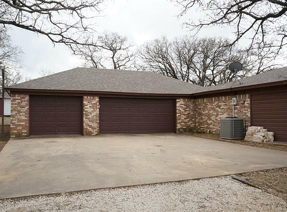 2nd image of 902 Greenbriar Dr