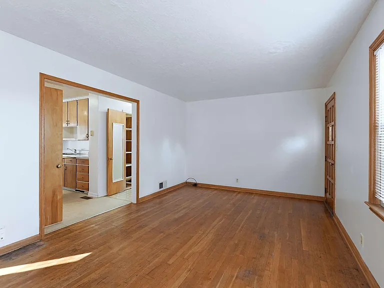940 S 48th St — Photo 2