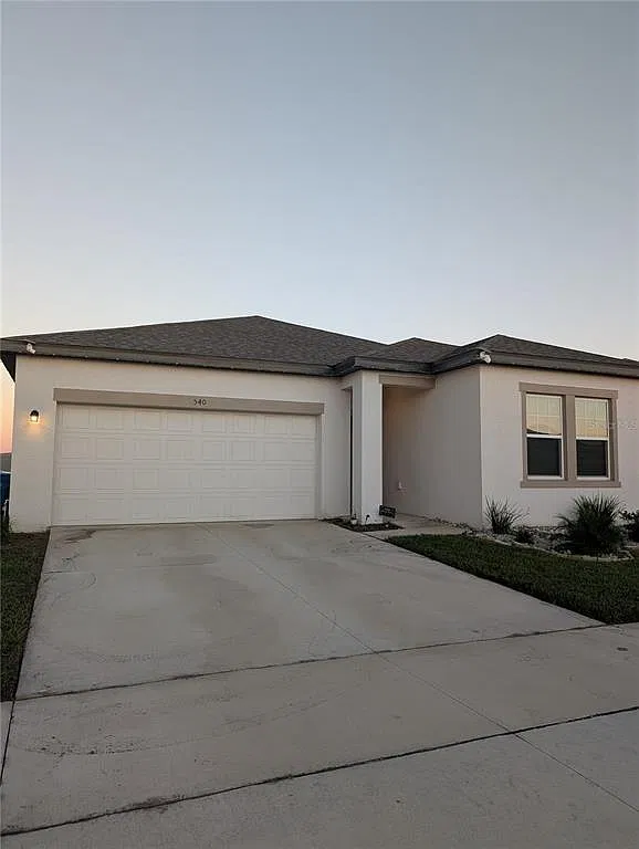 3 bed, 2.0 bath, 1764 sqft, $2,000 — Photo 2