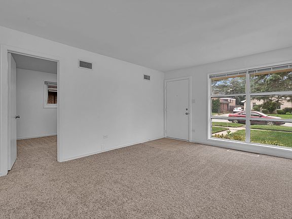 3rd image of 14635 Dorchester Ave