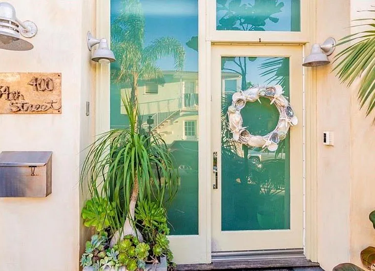 Private Entrance