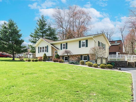 3rd image of 4 Tanglewood Lane