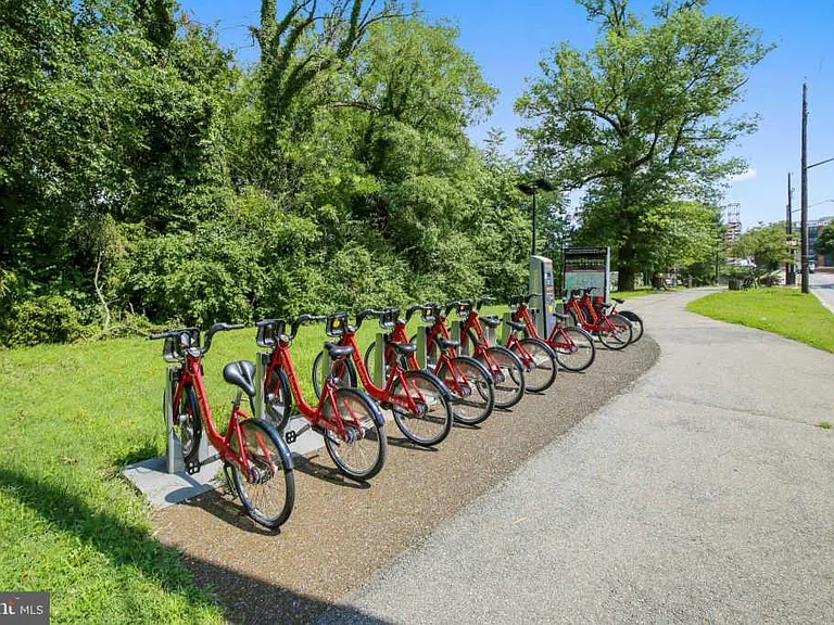 Walking distance to multiple Capital Bikeshare locations