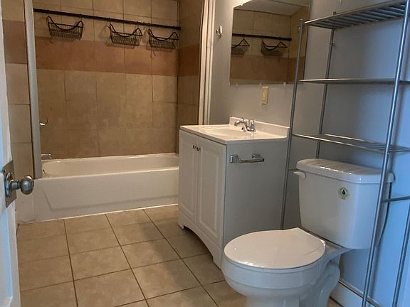 5th image of 1707 Carrollton Ave