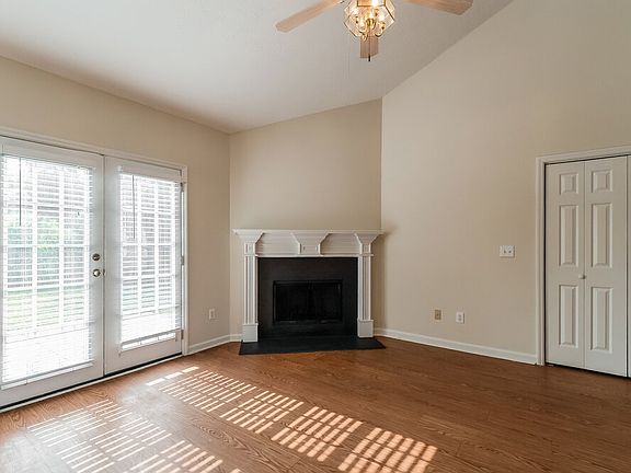 5th image of 816 Thomas Bay Ct