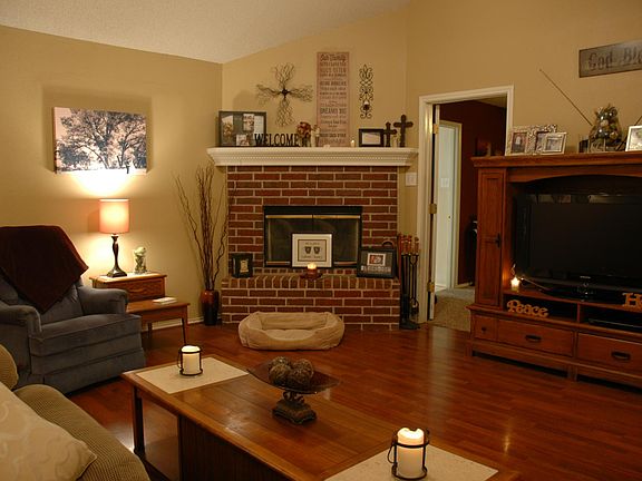 2nd image of 1103 La Salle Ave