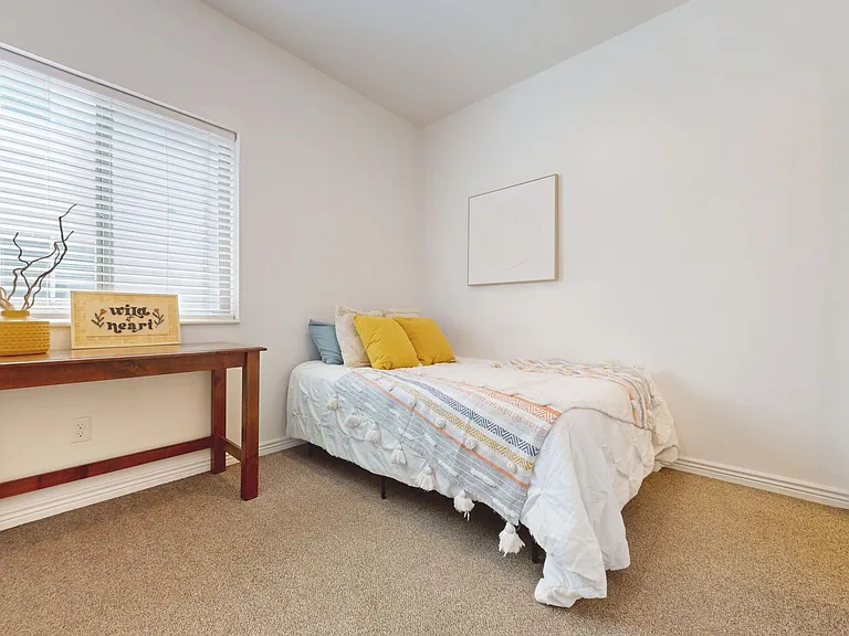 1055 W 400 N — Photo 5