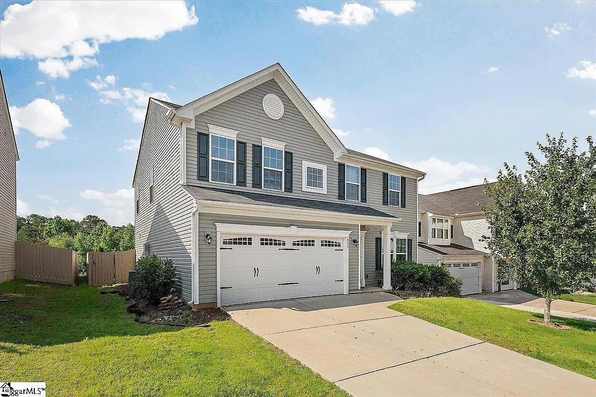 4 bed, 2385 sqft, $2,590 — Photo 1