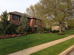 2082 Country Club Dr, Doylestown, PA 18901