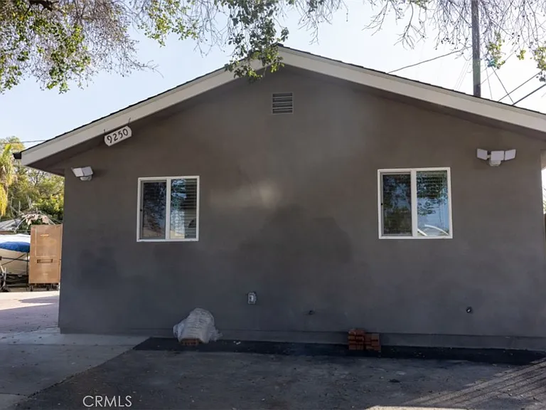 9250 N Kester Ave — Photo 2