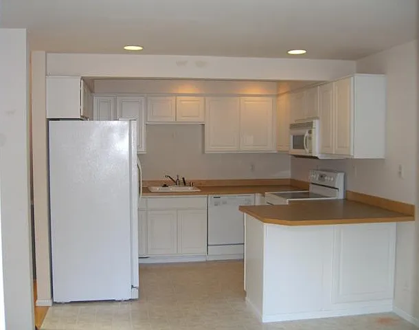 3 bed, 1700 sqft, $3,300 — Photo 3