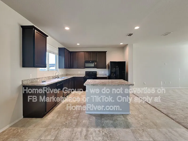 3 bed, 3.0 bath, 1875 sqft, $2,100 — Photo 4