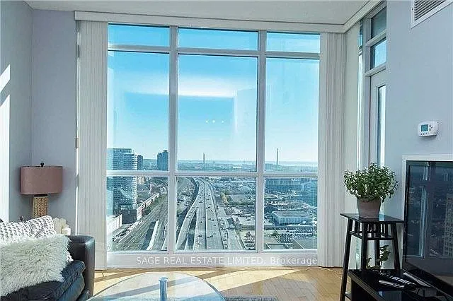18 Yonge St #3507