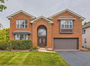 5301 Kelly Ct, Carpentersville, IL 60110