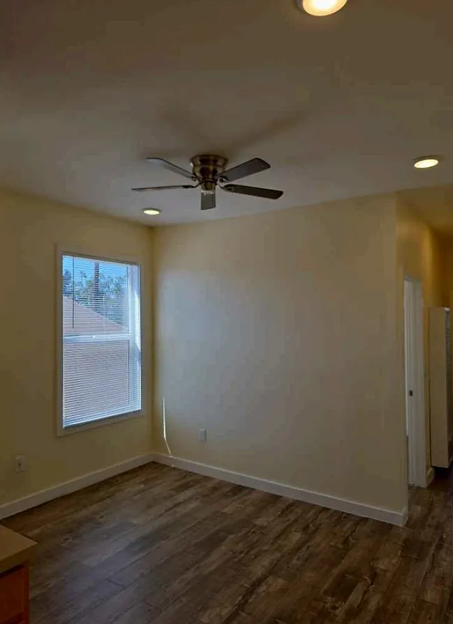 Building Photo - 626 E 51st St #4