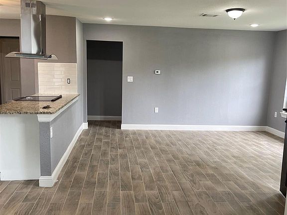 3rd image of 919 Foster Ave