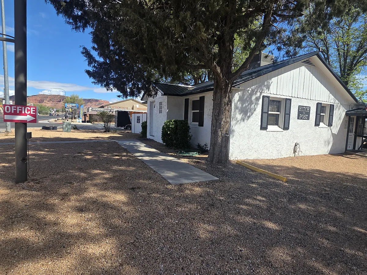 Building Photo - 196 E 300 S