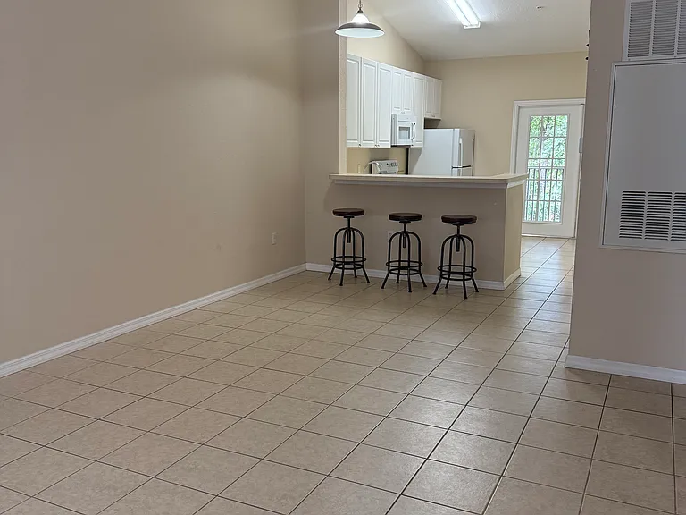 141 Reserve Cir #201 — Photo 5