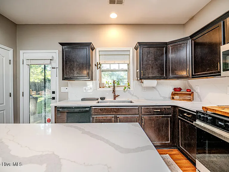 113 Sedgewood Ct — Photo 16