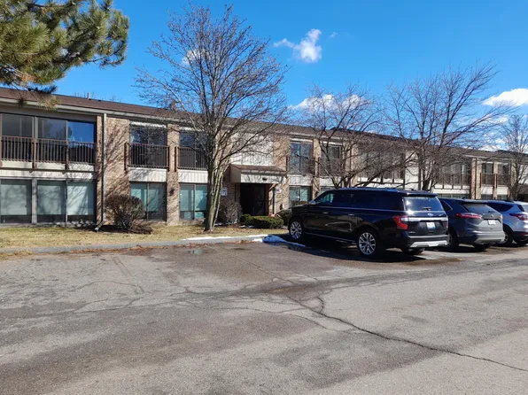 17877 University Park Dr, Livonia, MI 48152