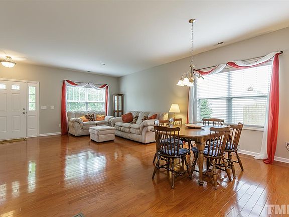 5th image of 309 Pink Dogwood Ln