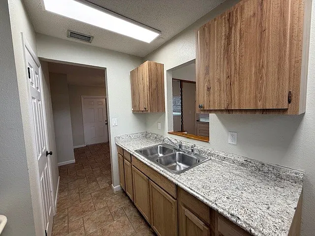 2 bed, 864 sqft, $1,100 — Photo 3