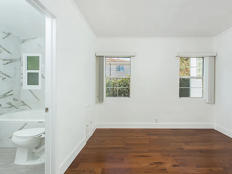 4733 Ambrose Ave — Photo 16
