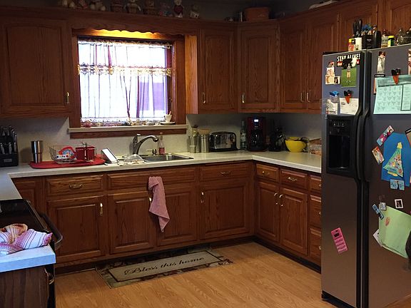 3rd image of 629 Scharf St