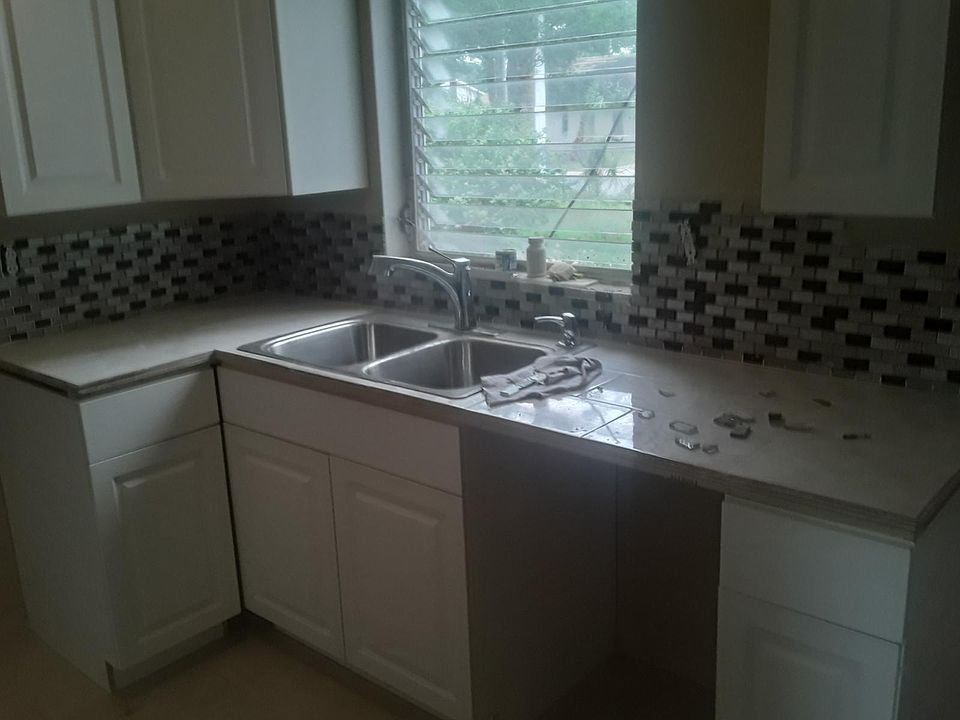 2nd image of 809 Eden St