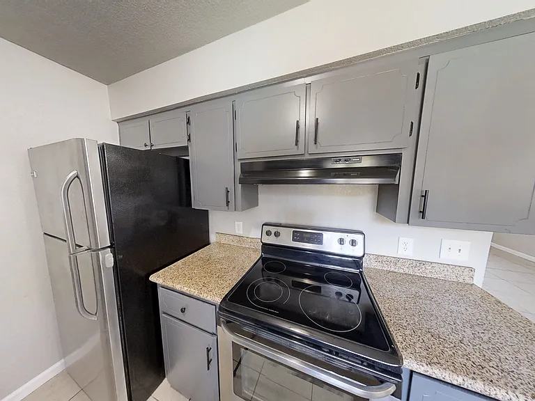 190 W 9th St #B — Photo 2