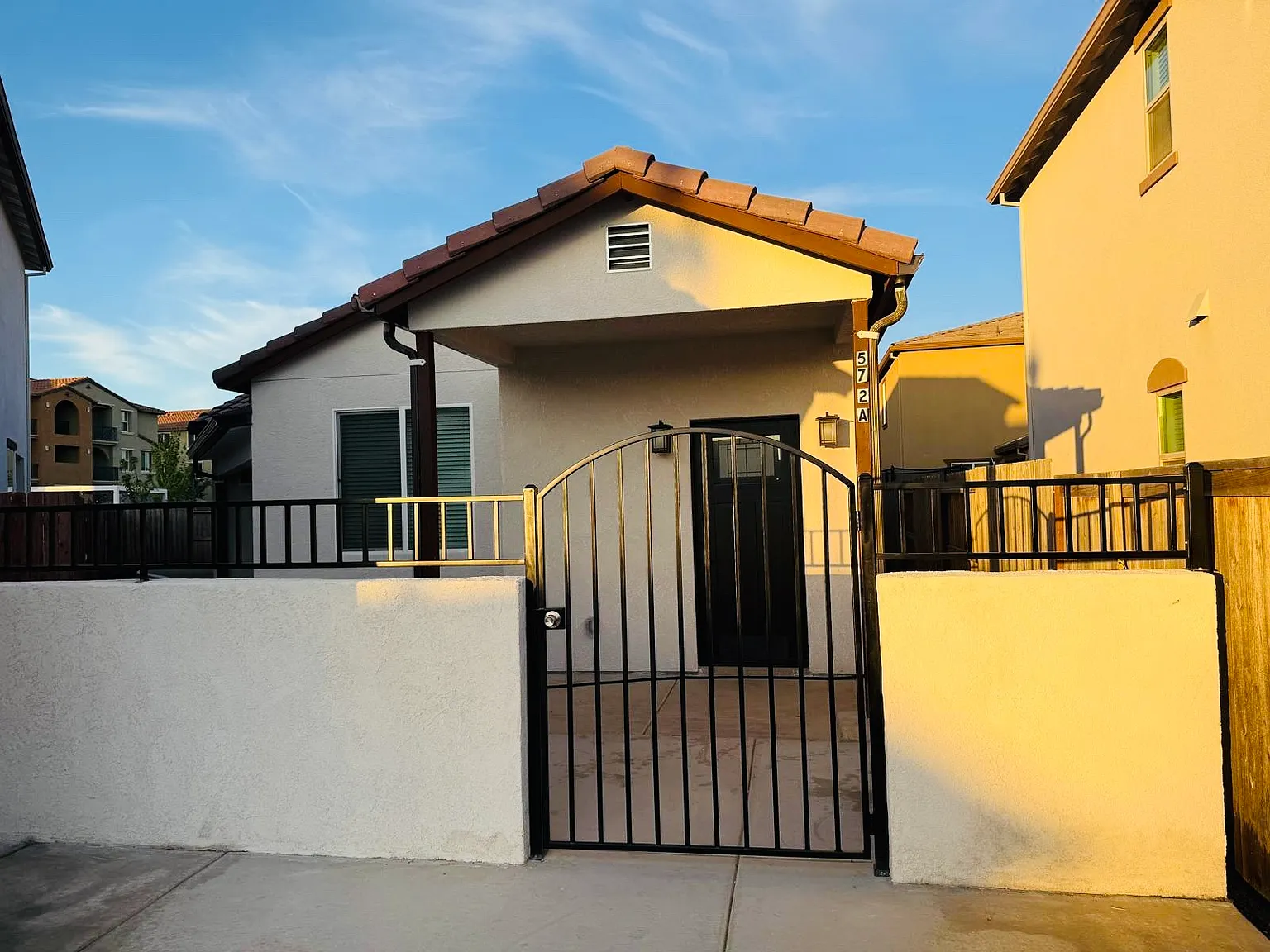 572 Knightsbridge Ct #A photo 1