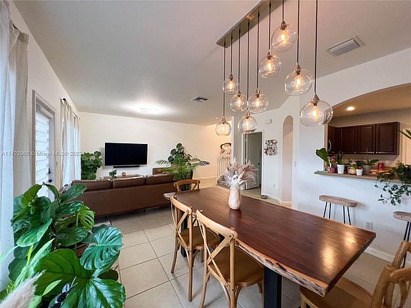3rd image of 4305 Bamboo Palm Ct