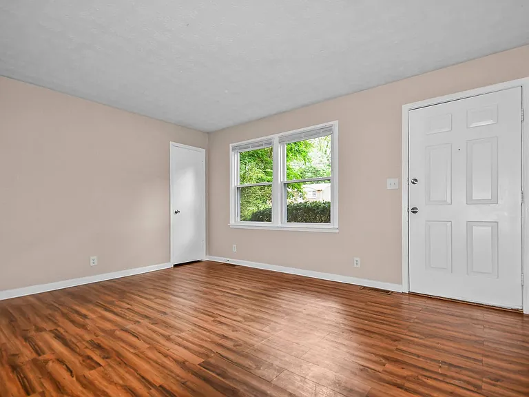 706 Kingsbury Rd — Photo 3