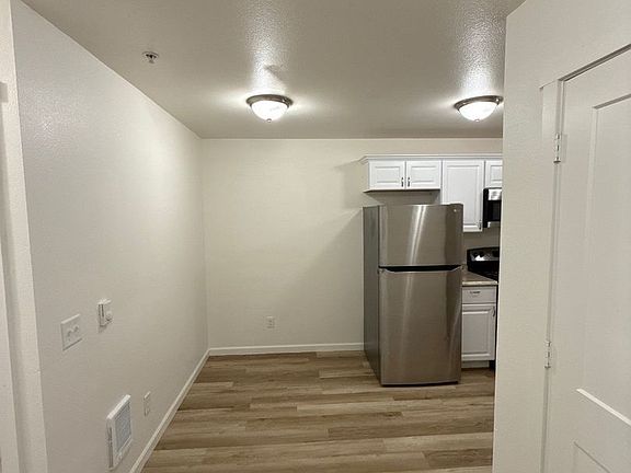 4th image of 200 Railroad Ave #7