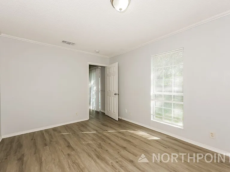 1405 Granbury St — Photo 14