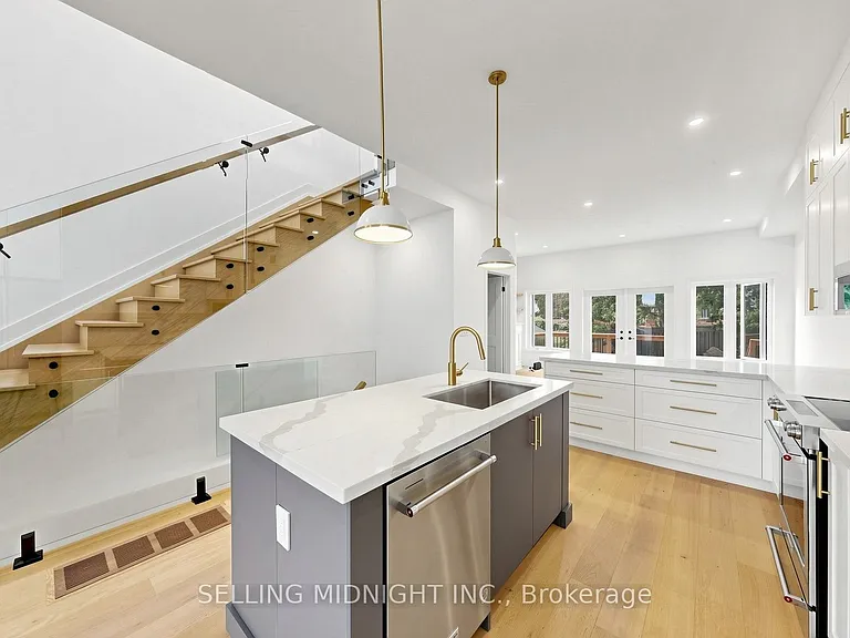 42 Guthrie Ave — Photo 8