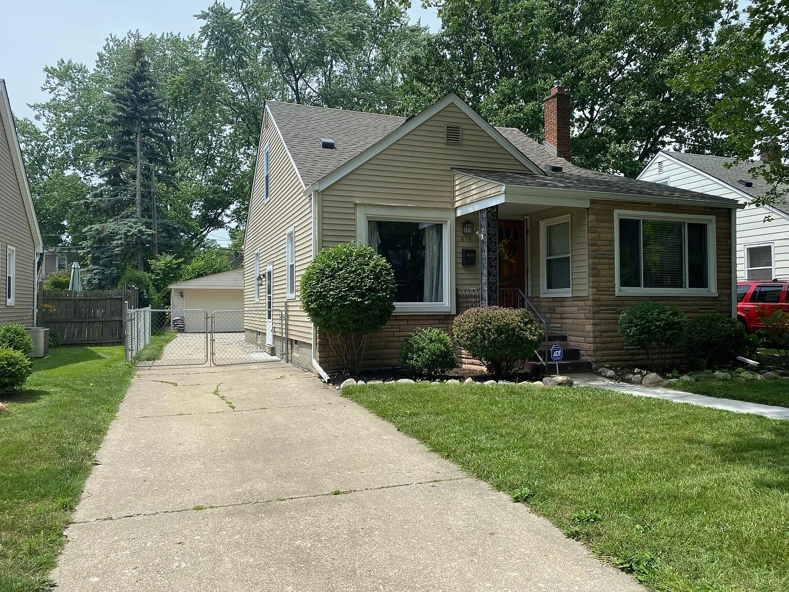 819 N Connecticut Ave — Photo 1