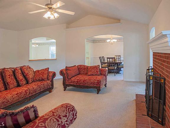 3rd image of 239 Taylor Ln