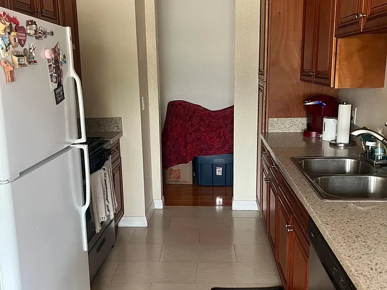 10842 Landale St #6 — Photo 12