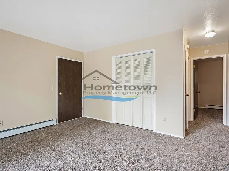 2432 & 2433 E Stowe Ct — Photo 22