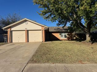 1005 Cottonwood Dr, Moore, OK 73160