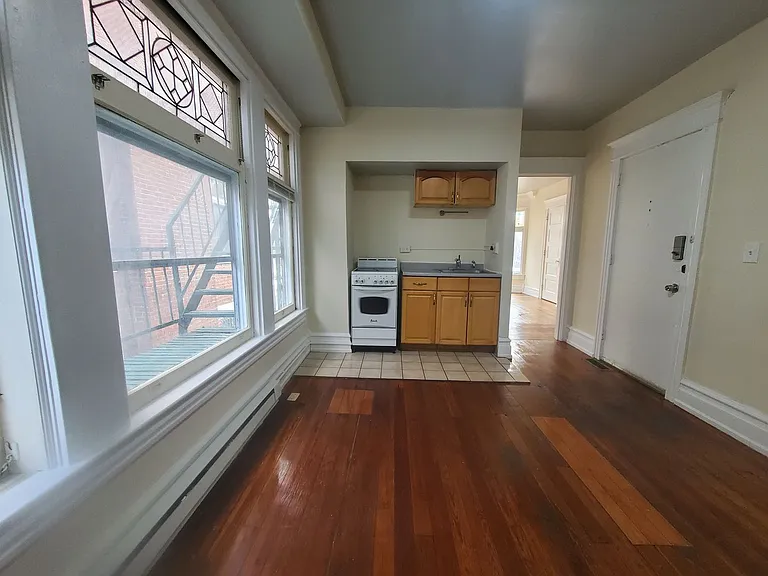 1639 W Turner St — Photo 7