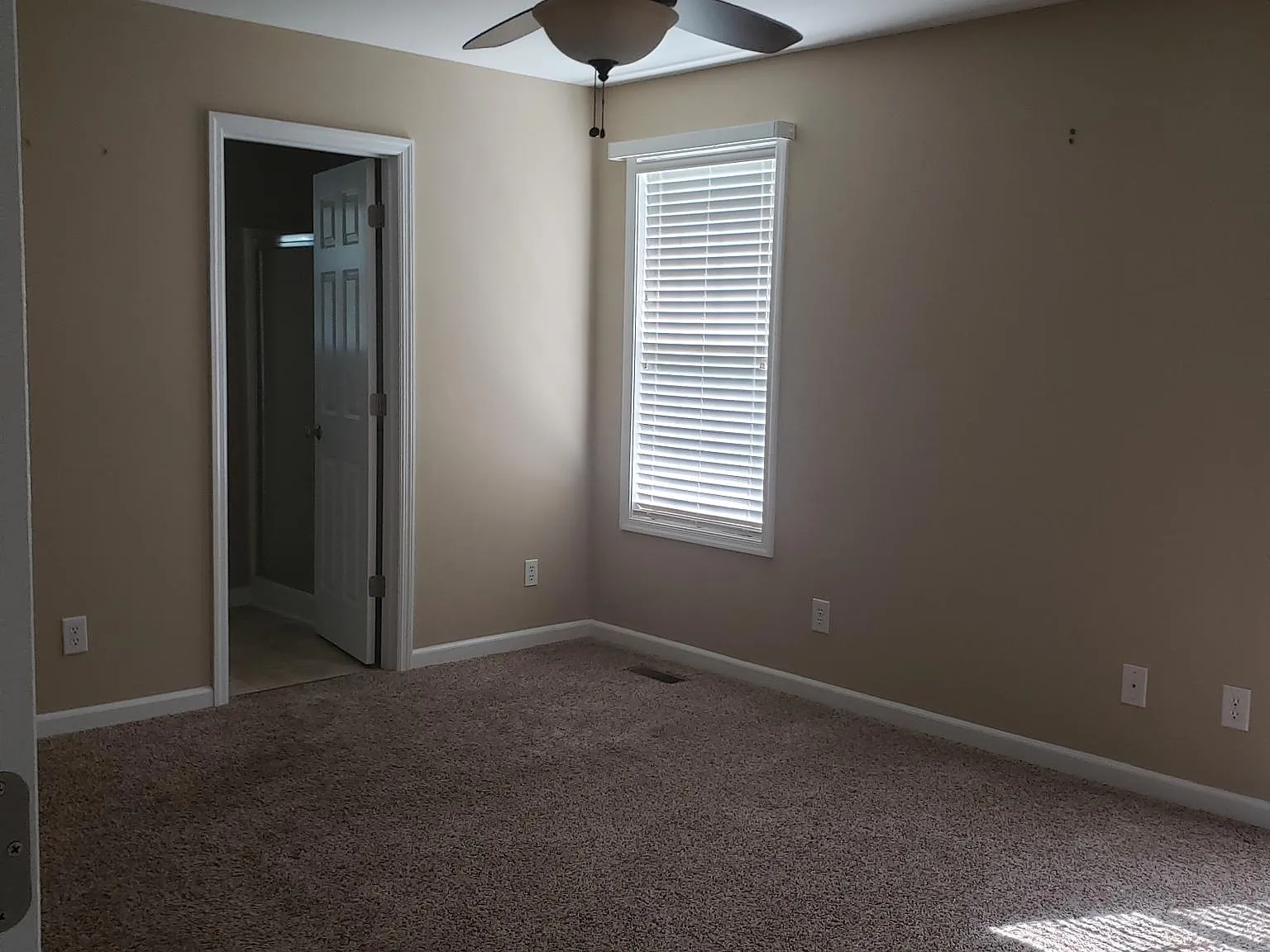 3 bed, 1285 sqft, $1,550 — Photo 2