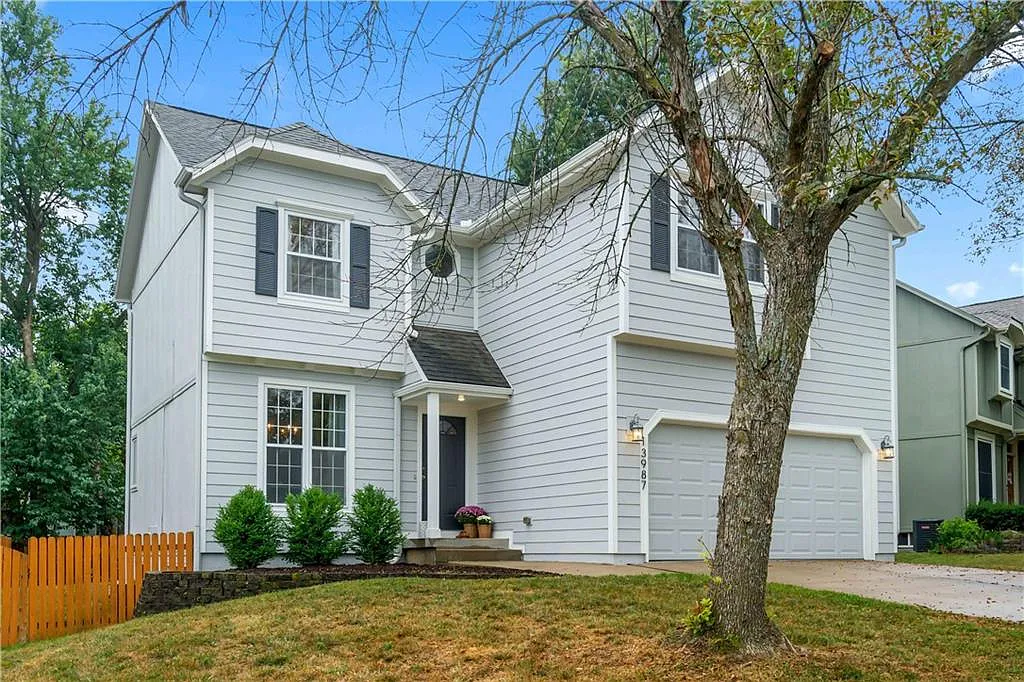 4 bed, 2.5 bath, 2505 sqft, $3,200 — Photo 2