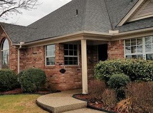 8101 Sawgrass Ct, Louisville, KY