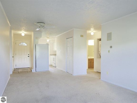 3rd image of 2699 Green Meadows Dr