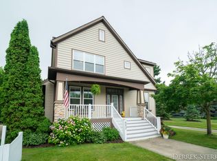 652 Cedar Square St, Holland, MI 49423