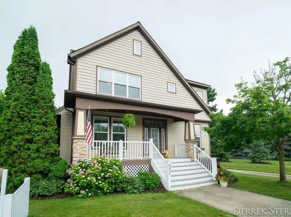 652 Cedar Square St, Holland, MI 49423